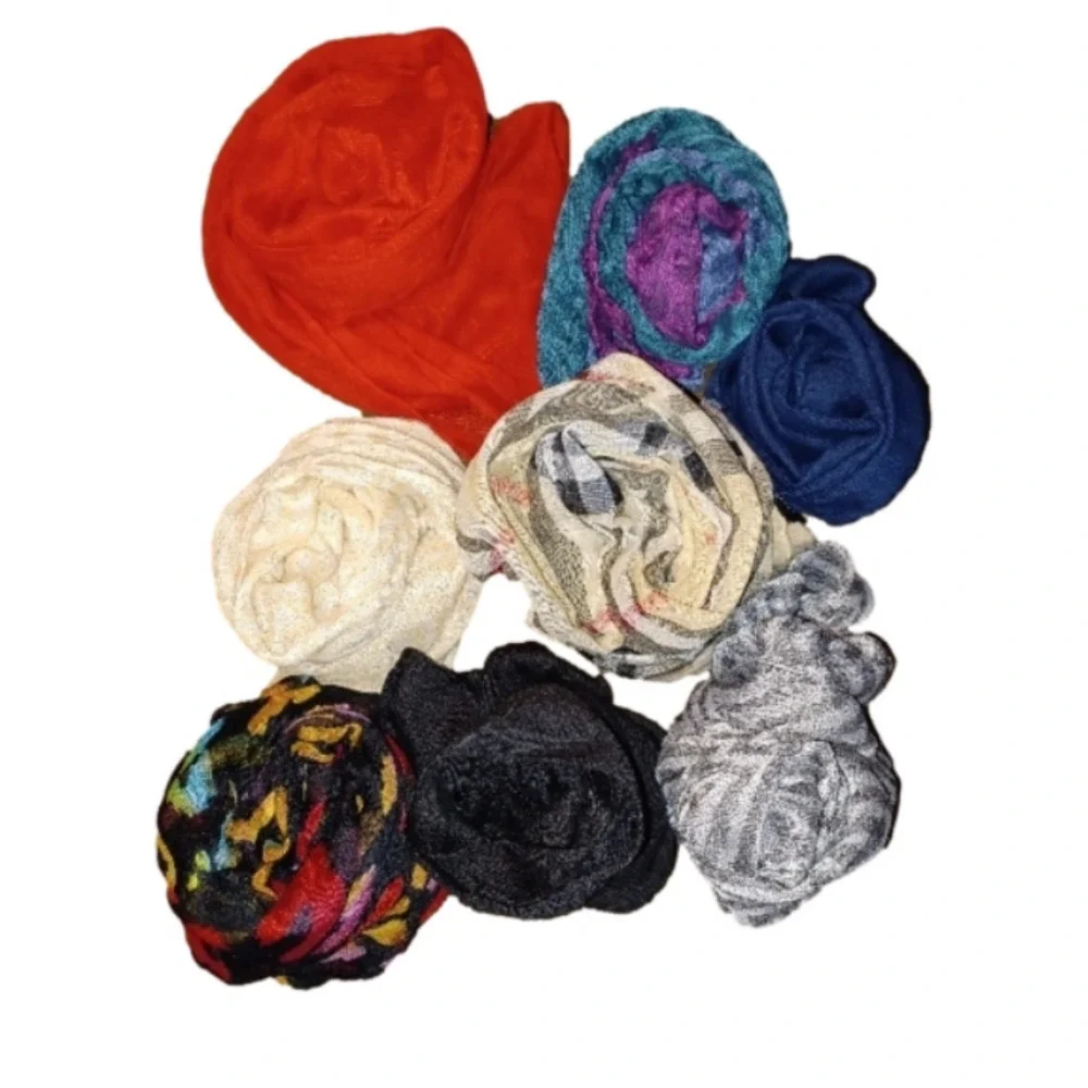 BUNDLE OF SCARFS, (8)